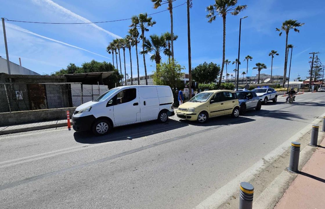 Σύγκρουση 3 αυτοκινήτων στη Λάμπη το μεσημέρι της Τρίτης