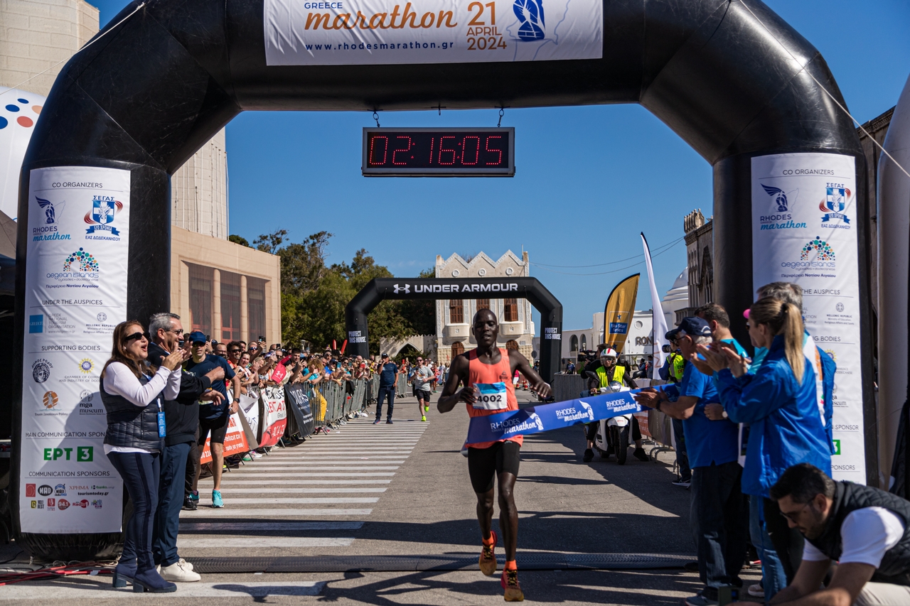 3000px_RhodesMarathon_finish line_PK-AZ6I5306 (1).jpg