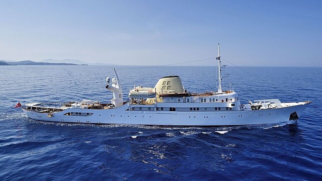 800px-Yacht_CHRISTINA_O.jpg