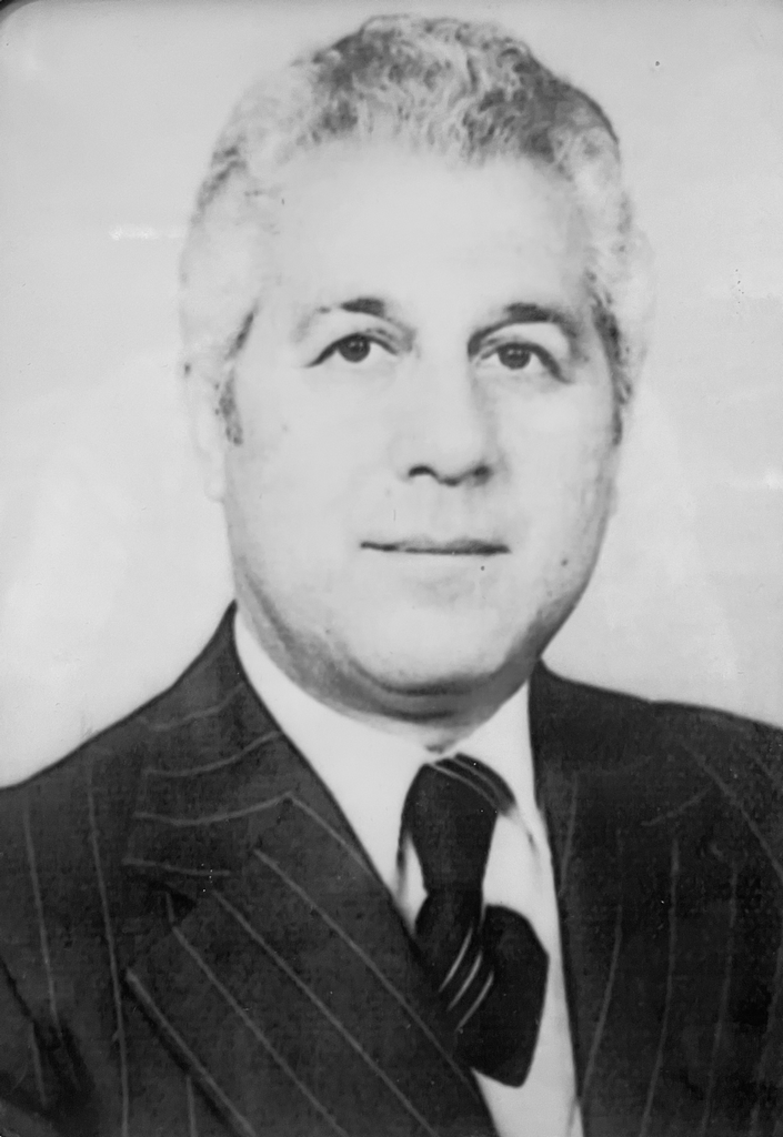 Takis_Chatziamallos_old_photo.gif