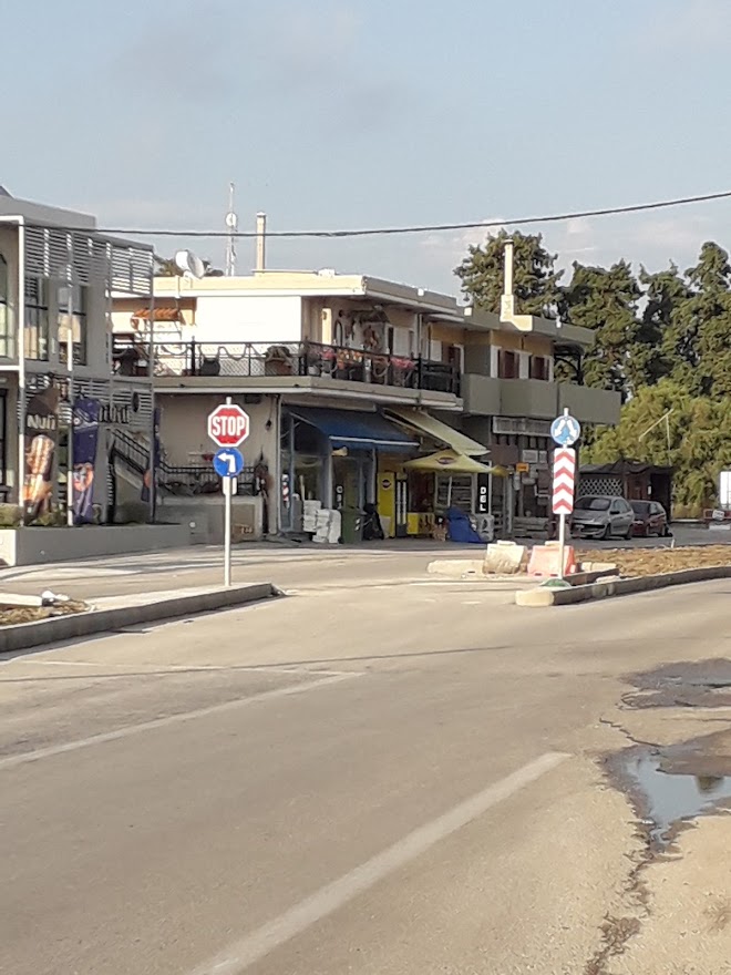 Κόμβος Πειραιώς αριστερή στροφή  (1).jpg