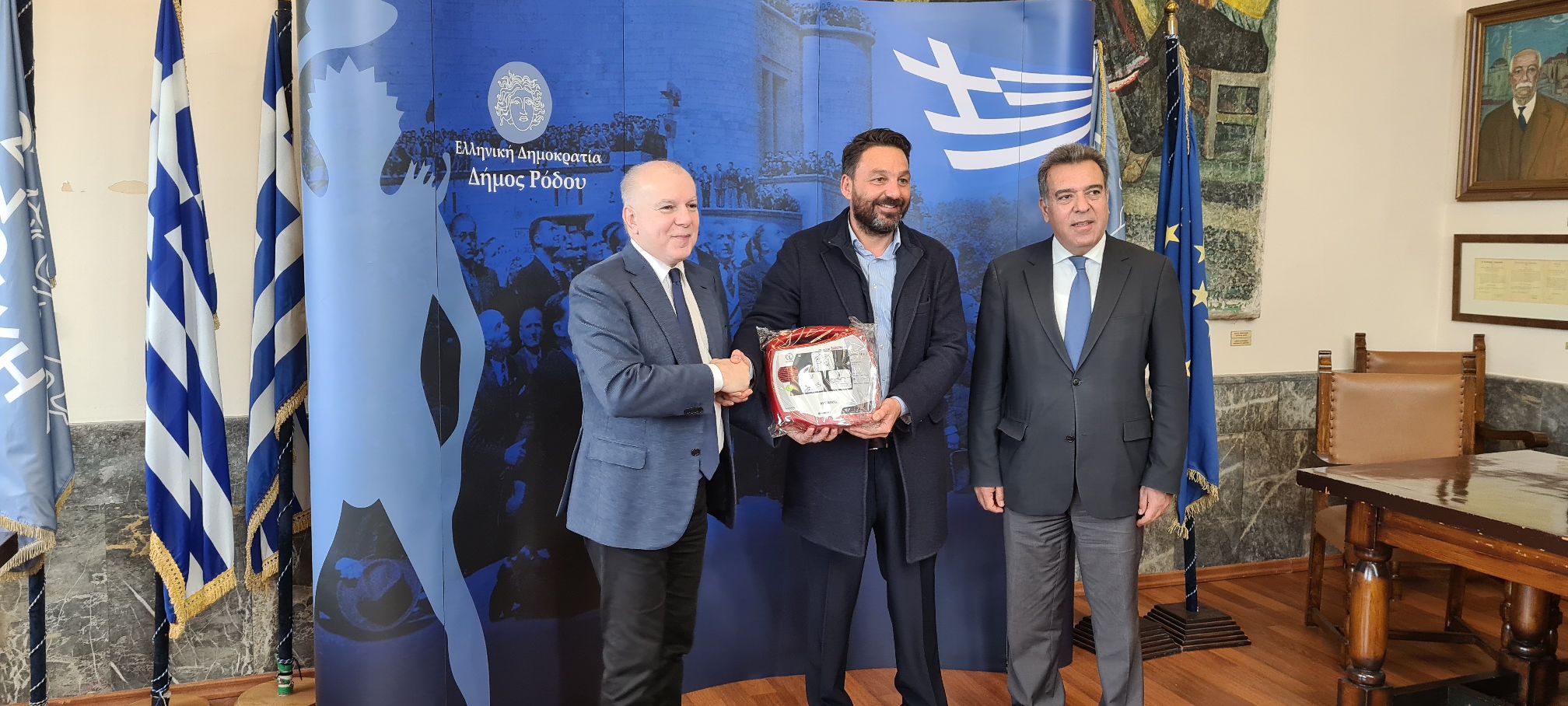 ΠΑΡΑΛΑΒΗ ΔΗΜΟΥ ΧΑΛΚΗΣ.jpg