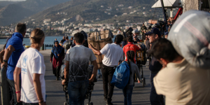 Έγινε  η μετακίνηση των πρώτων προσφύγων και μεταναστών από την Μυτιλήνη