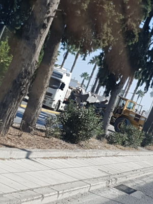 Έφυγαν σακιά τσιμέντο από φορτηγό στην είσοδο της πόλης της Κω - Άμεση η επέμβαση αστυνομίας και Δήμου Κω