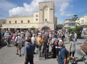 Κάλεσμα της Β&#039; ΕΛΜΕ ΔΩΔΕΚΑΝΗΣΟΥ για την αυριανή συγκέντρωση των εργαζομένων στον Τουρισμό - Επισιτισμό, στην πλατεία Ελευθερίας.
