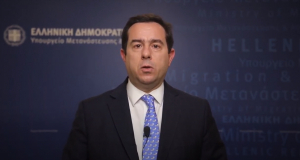 Ν. Μηταράκης: Κάτω από 70.000 οι διαμένοντες μετανάστες στις δομές της χώρας