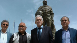 Τα αποκαλυπτήρια μνημείου, αφιερωμένου στον Καλύμνιο Σφουγγαρά, παρουσία του Φώτη Κουβέλη
