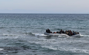 Έτοιμοι για «απόβαση» στη Λέσβο 150.000 μετανάστες και πρόσφυγες