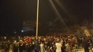 Σάμος: Άγρια επεισόδια μεταξύ Σύρων και Αφγανών - 11 τραυματίες και καταστροφές στο hotspot στο Βαθύ