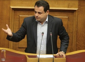 Ν. Σαντορινιός: 133εκ euro, από τον κρατικό προϋπολογισμό, για επιπλέον δομές προσφύγων στα νησιά