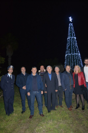 Πραγματοποιήθηκε για πρώτη φορά στον κύκλο του Αεροδρομίου, το άναμμα του Χριστουγεννιάτικου δέντρου