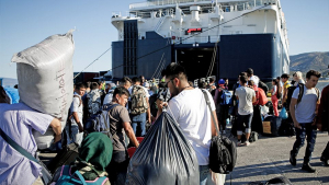 ΓΕΣ: Προμήθεια 5.000 κρεβατιών και κλινοσκεπασμάτων για μετανάστες και πρόσφυγες ύψους €1,4 εκατ.