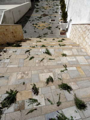 Η Δημοτική Αρχή Λέρου θα προβεί μέσω της Τεχνικής Υπηρεσίας του Δήμου στο πατροπαράδοτο έθιμο ρίψης &#039;&#039; λαμπρών&#039;&#039; σε όλες τις ενορίες και κεντρικά σημεία του νησιού