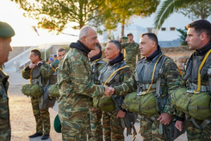 Συμμετοχή του Αρχηγού ΓΕΕΘΑ Δ. Χούπη σε Άλμα Συντήρησης Ικανότητας Αλεξιπτωτιστή στο Πλαίσιο Μετεκπαίδευσης Εφεδρείας - ΦΩΤΟΓΡΑΦΙΕΣ