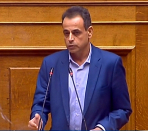 Ν. Σαντορινιός: Να κρύψει τις τραγικές καθυστερήσεις στην εφαρμογή του ΜΙ, προσπαθεί το Υπουργείο Ναυτιλίας, μέσα από δελτία τύπου- πυροτεχνήματα