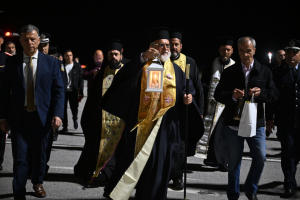 Με κατάνυξη και συγκίνηση η άφιξη του Αγίου Φωτός στην Κω