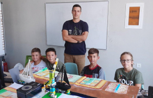 Συγχαρητήρια του Αντιπεριφερειάρχη Παιδείας, Δια Βίου Μάθησης και Απασχόλησης κ. Γιάννη Κρητικού σε εκπαιδευτικούς, μαθητές και μαθήτριες του Instudies της Κω με αφορμή την πρόκρισή τους στον τελικό διαγωνισμού ρομποτικής της WRO Hellas