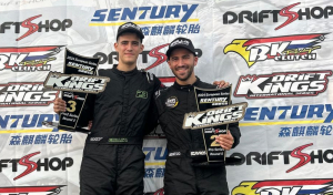 Στο βάθρο ο Σταύρος και ο Ηλίας Γρύλλης, στο Drift Kings Nations Cups που πραγματοποιήθηκε στις Σέρρες