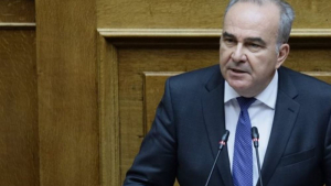 Παπαθανάσης για εστίαση: Εξετάζουμε να δώσουμε χώρους σε οδόστρωμα και πλατείες για τα καταστήματα