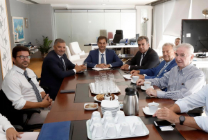 Συνάντηση Χ. Θεοχάρη και Μ. Κόνσολα για τον Ιατρικό Τουρισμό