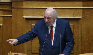 Νικητιάδης καλεί στη Βουλή Παναγιωτόπουλο για κέντρο μεταναστών στη Ρόδο