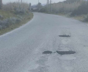 Κάλυψαν λακκούβες στο οδικό δίκτυο πριν το Μαστιχάρι μετά από παράπονα πολιτών