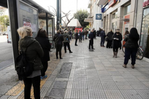 Για τις «ουρές» στις τράπεζες και τα προβλήματα των συνταξιούχων