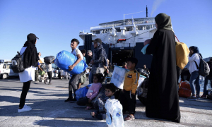 Στον Πειραιά 18 πρόσφυγες και μετανάστες από Kω και 51 από Λέρο