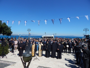 Η επιμνημόσυνη δέηση στο Βωμό της Πατρίδας και η κατάθεση στεφάνων στο Ηρώο