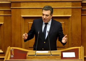 Παρέμβαση του Μάνου Κόνσολα για τη στήριξη των ιδιοκτητών τουριστικών λεωφορείων με δύο προτάσεις