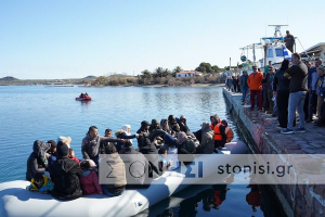 Πολίτες εμποδίζουν την αποβίβαση μεταναστών στην Μυτιλήνη - Επεισόδια στο λιμάνι της Θερμής