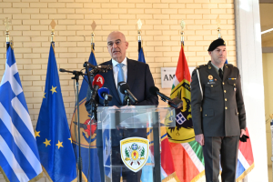 Ενοπλες Δυνάμεις: «Ψαλίδι» στις θέσεις στρατηγών