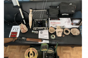 Συνελήφθησαν στην Κάλυμνο δυο άνδρες για κατοχή ναρκωτικών ουσιών και αρχαιοτήτων