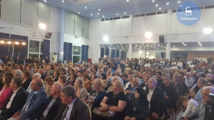 Θριαμβευτικό κλίμα στην προεκλογική ομιλία του Μανώλη Γλυνού στη Ρόδο. ΦΩΤΟ