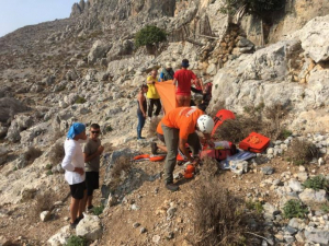 Επιχείρηση διάσωσης και μεταφοράς στο Νοσοκομείο Καλύμνου  80 χρόνου Γερμανού αναρριχητή