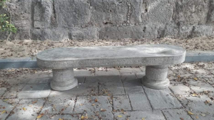 Τοποθετήθηκαν τα πρώτα χειροποίητα πέτρινα παγκάκια στην πόλη της Κω