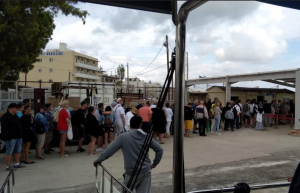 Αγανάκτηση των επιβατών που έρχονται από την Τουρκία, για τις καθυστερήσεις στο διαβατηριακό έλεγχο στο λιμάνι της Κω. ΦΩΤΟ &amp; ΒΙΝΤΕΟ