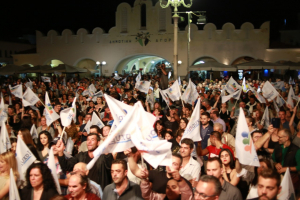 Ισχυρό μήνυμα νίκης από τον Θεοδόση Νικηταρά στην γεμάτη πλατεία Ελευθερίας. Η προεκλογική συγκέντρωση της Ισχυρής Κω. ΦΩΤΟ &amp; ΒΙΝΤΕΟ