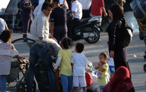 Στο λιμάνι του Πειραιά 20 μετανάστες και πρόσφυγες από την Κω και 262 από τη Λέρο