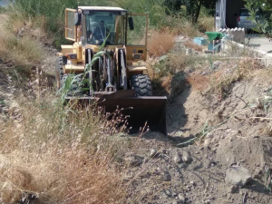 Συνεχίζονται, σε όλη την έκταση του νησιού, οι καθαρισμοί ρεμάτων ενόψει της χειμερινή περιόδου