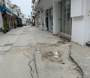 Αγανάκτηση από κατοίκους και επαγγελματίες στην Καρδάμαινα - Σε στασιμότητα η ανάπλαση του κεντρικού δρόμου της 25ης Μαρτίου στην Καρδάμαινα