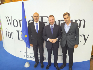 O Δήμαρχος Λέρου στο Στρασβούργο, στο Παγκόσμιο Φόρουμ για τη Δημοκρατία  και  τη Συνδιάσκεψη για το Προσφυγικό