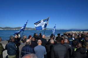 Οι Κώοι τίμησαν τους Ήρωες των Ιμίων - Η επιμνημόσυνη δέηση στην Λάμπη για τους Χριστόδουλο Καραθανάση, Παναγιώτη Βλαχάκο και Έκτορα Γιαλοψό