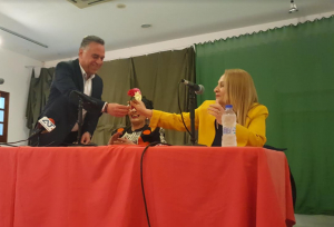 Με γαρίφαλα...  Ο 6ος και τελευταίος δημόσιος διάλογος των υποψηφίων Δημάρχων Κω, στην πόλη της Κω