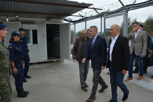 O υφυπουργός Εθνικής Άμυνας  Αλκιβιάδης Στεφανής,  στη Λέρο για το μεταναστευτικό