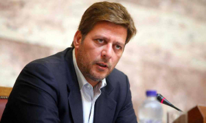 Ο Μ. Βαρβιτσιώτης κατηγορεί για &quot;Fake News&quot;, τον Η. Καματερό, την Εφημερίδα των Συντακτών και την Αυγή