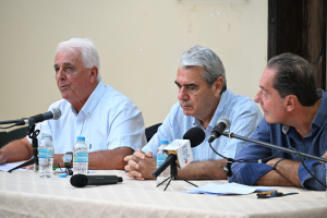 Η πρώτη δημόσια συζήτηση του Ομίλου για τη Δημοκρατία και την Αυτοδιοίκηση - Ποιοι έδωσαν το &#039;&#039;παρών&#039;&#039;