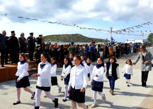 Παρουσία του Αντιπροέδρου της Ελληνικής Κυβέρνησης Π. Πικραμένου και του Υφυπουργού Άμυνας Αλκιβιάδη Στεφανή, η παρέλαση στους Λειψούς