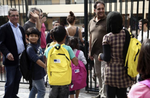 Φιλίπ Λεκλέρκ : Να συμπεριληφθούν οι πρόσφυγες στα ελληνικά σχολεία, αντί να πηγαίνουν σε ανεπίσημα παράλληλα