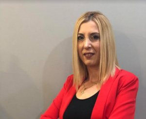 Η Βάσω Αντωνόγλου-Επιφάνη, υποψήφια με την Ι. Ρούφα: «Το ερώτημα των επόμενων εκλογών είναι σε ποιον να εμπιστευτούμε το μέλλον των παιδιών μας… Εγώ έκανα τη δική μου επιλογή».